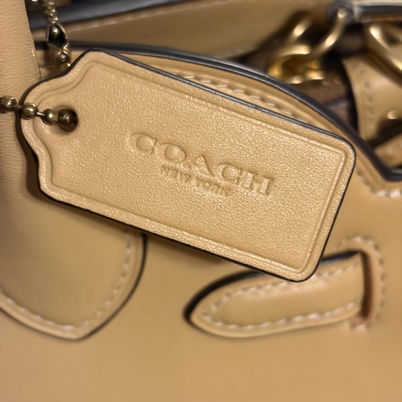 Coach Empire 26 - Picture 3 of 9